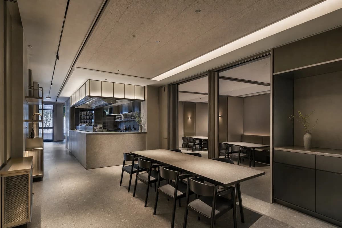 Acoustic Supper Gallery, quiet dining room organized by an acoustic ceiling and sliding walls creating three dining chambers.